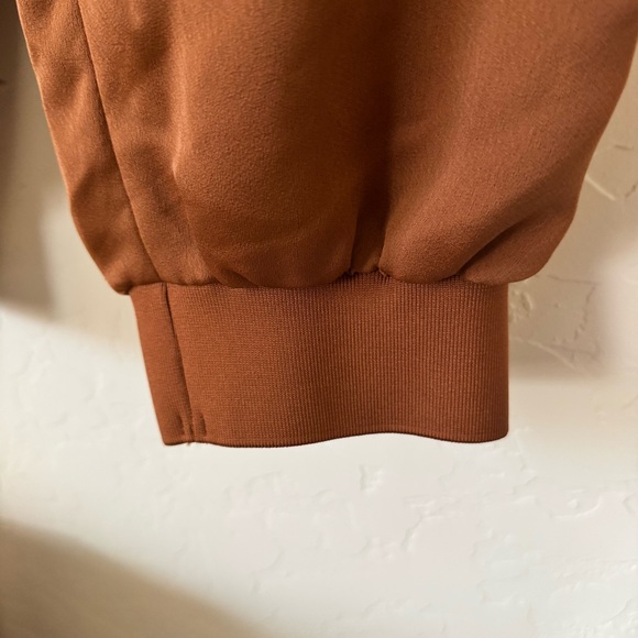 Banana Republic Bronze Cargo Joggers Size M - Picture 4 of 10